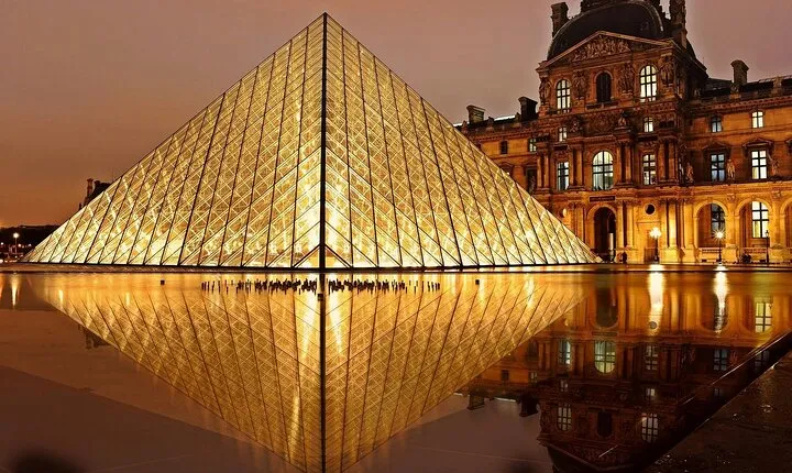 Paris Louvre Museum Entrance Ticket with Reserved Entry Time