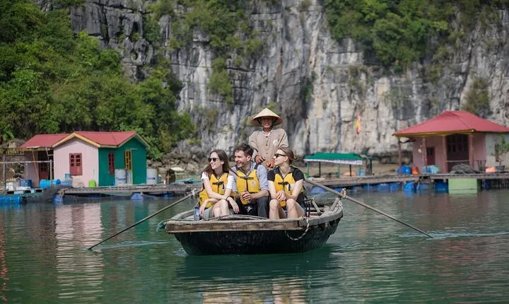 Full-day private trip Bai Tu Long Bay: Discover hidden treasures