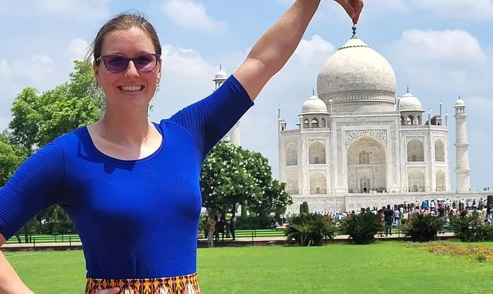 Luxury Taj Mahal tour from Delhi by the Fastest train of India