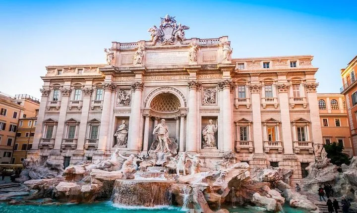 Rome: Squares and fountains walking tour
