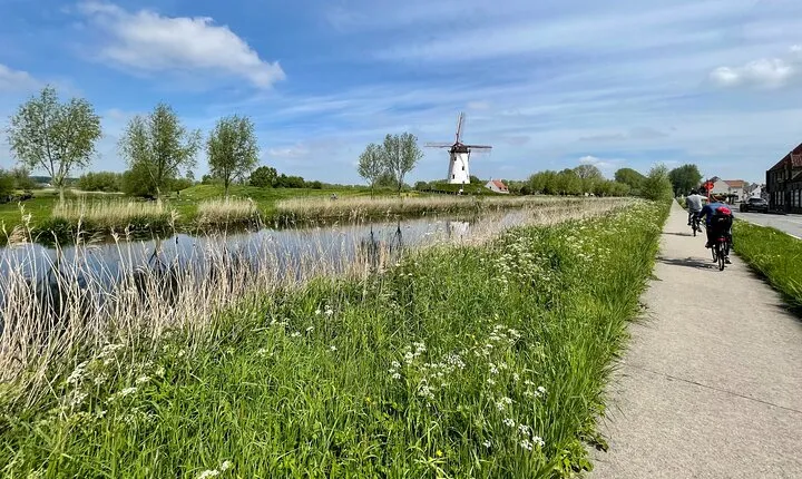 Private Bruges Countryside Cycling Tour to Damme with Guided Walk