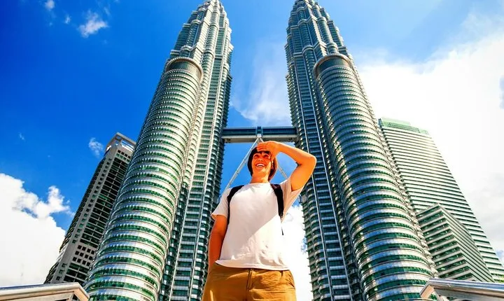 Private Tour Kuala Lumpur with Petronas Twin Towers Observation Deck & Batu Cave