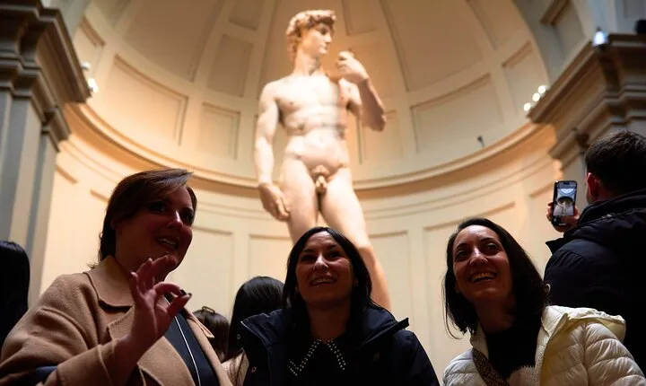 Florence: Accademia Gallery and City Center Private Walking Tour