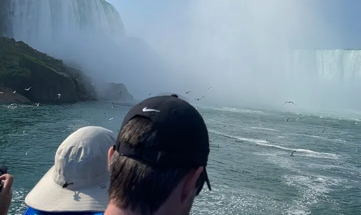 American 5pm Tour with Maid of the Mist ticket and guide!