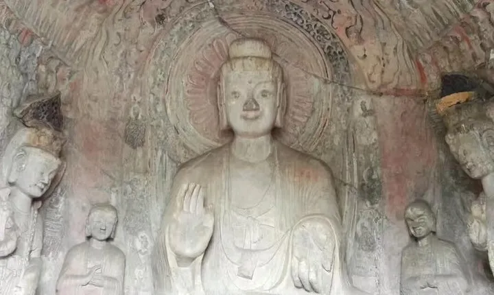 Longmen Grottoes & Luoyang Ancient Art Museum Day Tour from Xi'an by Fast Train