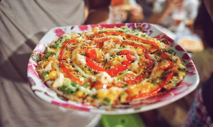 Saigon's Hidden Flavors - Private Street Food Walk with Local Students