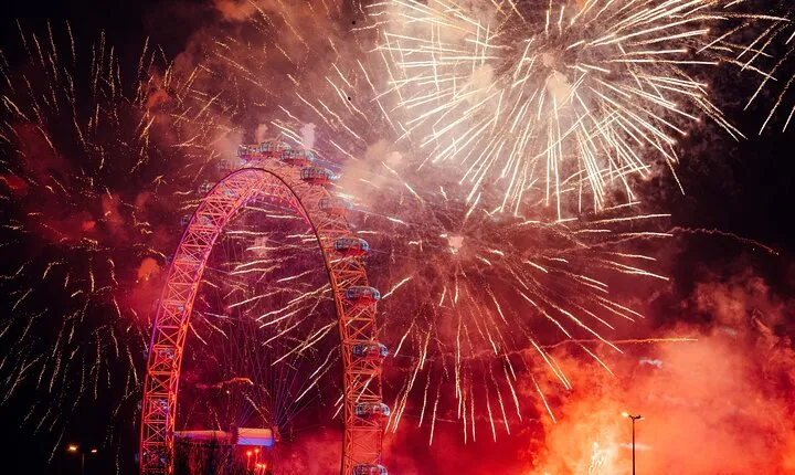 London: New Year's Eve Boat Party with Fireworks