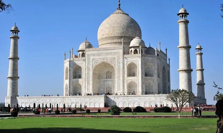 Private Tour: Taj Mahal & Agra Fort in Authentic Indian Dress