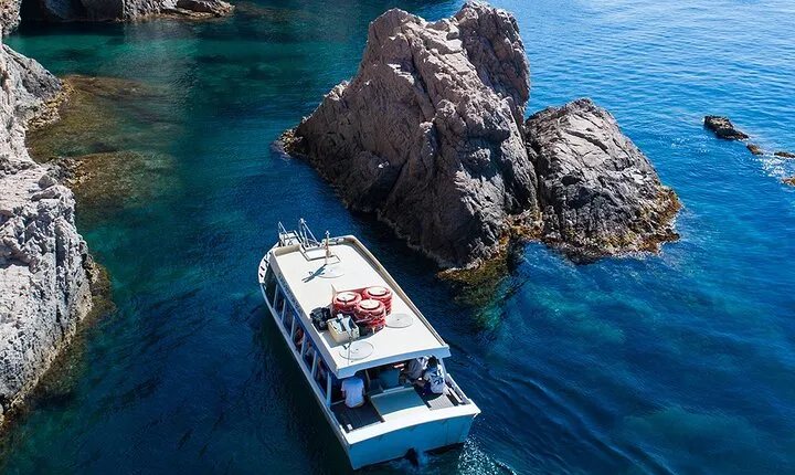 From Barcelona: Tossa de Mar and boat on the Costa Brava