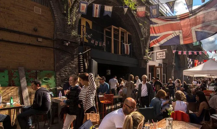 Private London Gin Safari: A Spirited, Juniper-Fuelled Jaunt
