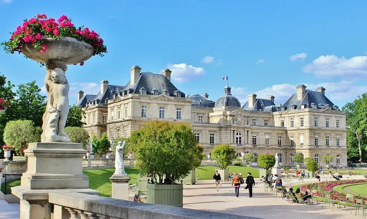 Surprise Walk of Luxembourg with a Local