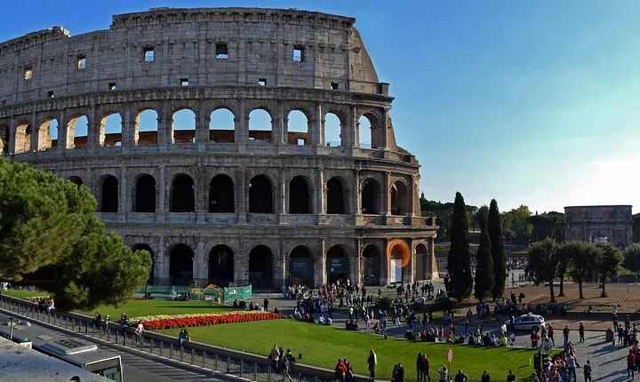 Colosseum Guided Tour with Roman Forum & Palatine Hill Access