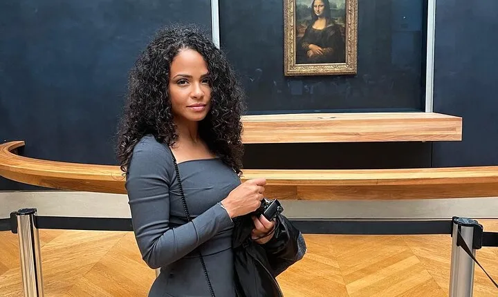 Louvre Museum Ticket with Audio Guide and Paris Hotel Transfers