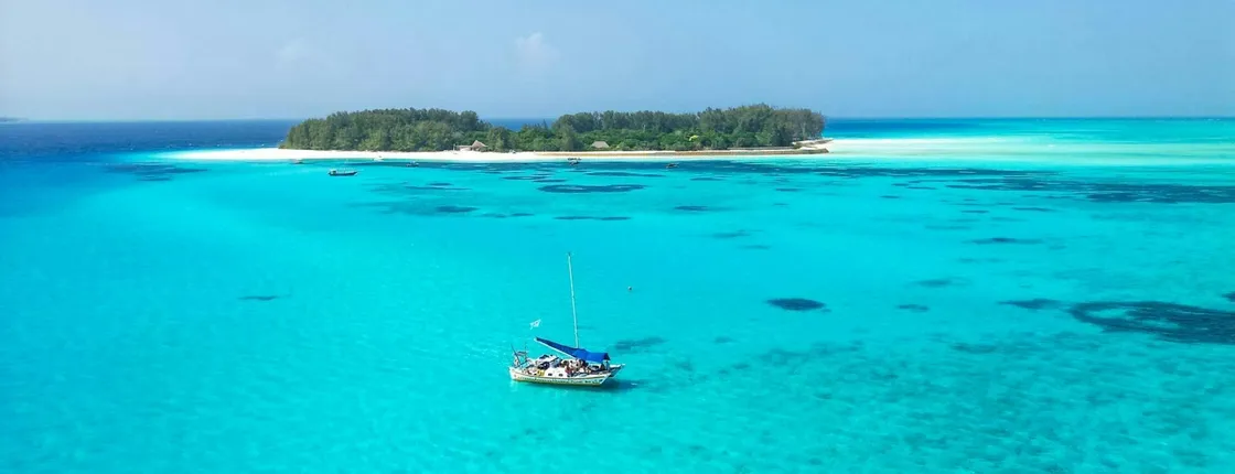 Zanzibar catamaran and snorkelling tour to Mnemba Marine Park