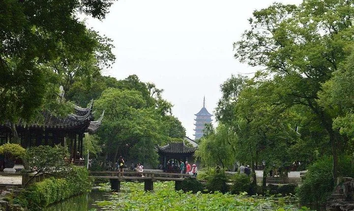Suzhou Self-Guided Tour with Zhouzhuang or Tongli Water Town from Wuxi