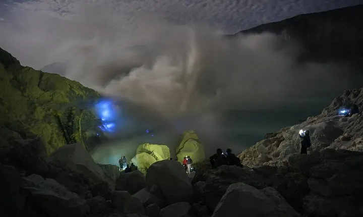 Ijen Crater Tour From Bali 1 Day