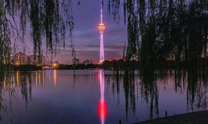 Half Day Tour: Summer Palace, Yuyuantan Park with CCTV Tower Dinning Experience