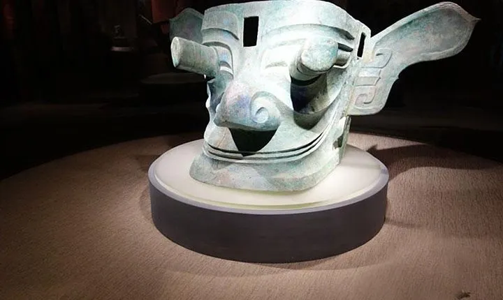 Sanxingdui Ruins and Giant Pandas Private Day Tour from Chengdu