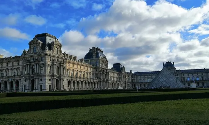 Louvre Highlights Tour for Kids with Skip-the-Ticket-Line