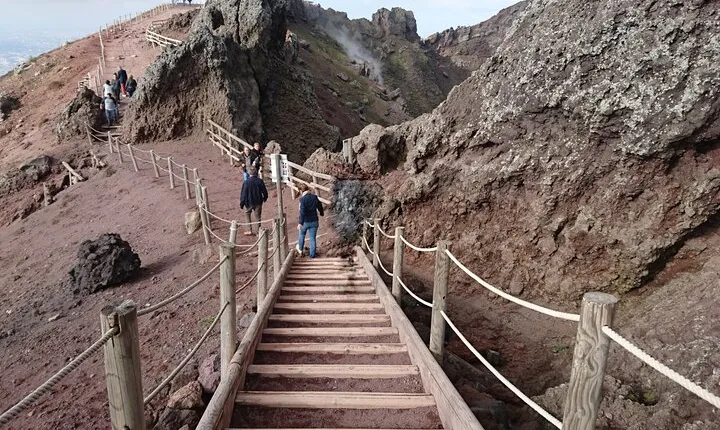 Day trip from Rome to Pompei Mt Vesuvius & Local Guide included