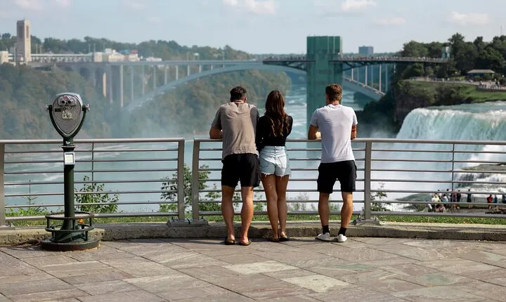 Niagara Falls American Side Highlights Tour with Maid of the Mist
