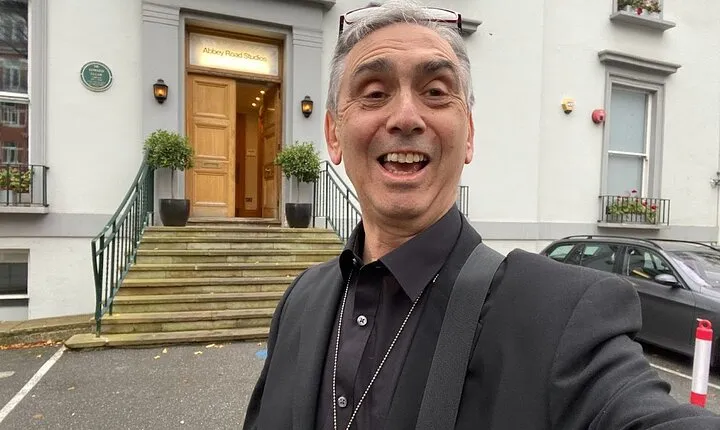 A Beatles London taxi tour and sightseeing experience