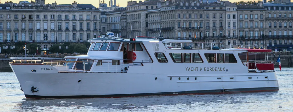 Brunch à bord du yacht "Le Luna"