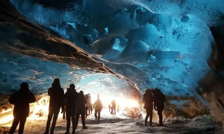 Crystal Ice Cave Adventure 