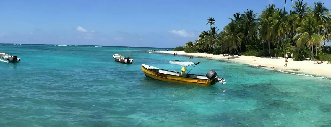 San Andrés islets tour with Johnny Cay, aquarium and mangroves