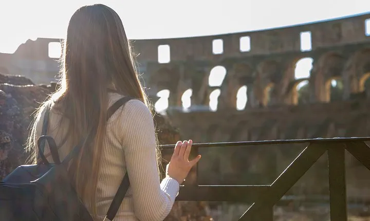 Fast Access Guided Tour of the Colosseum & Ancient Rome with a Roman Guide