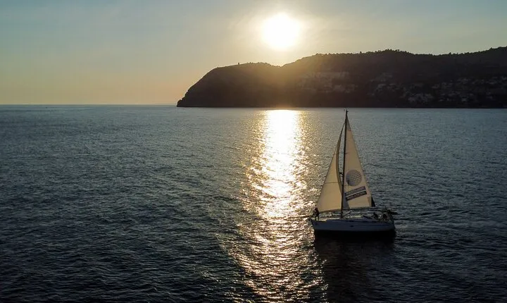 Sailing at sunset along the cliffs of Maro-Compartida