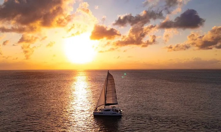Riviera Maya Luxury Sunset Sailing plus Light Dinner and Open Bar