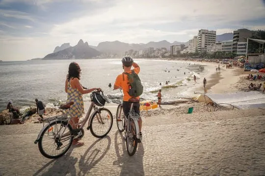 Bike tour in Rio with beaches, lagoon and gardens