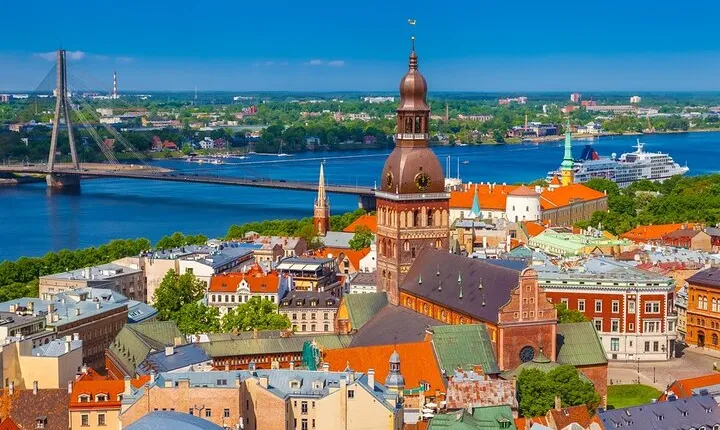 Private Tour Vilnius to Riga via Trakai Hill of Crosses & Rundale