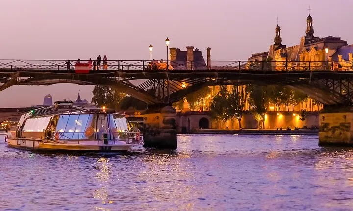 1-Hour Paris Illuminated Evening Sightseeing Cruise