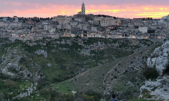 Trekking towards Torrente Gravina and Rupestrian Churches of the Murgia