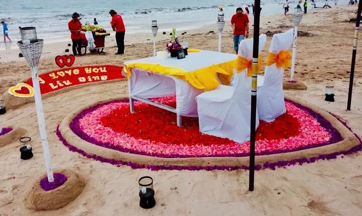Bali Romantic Dinner Jimbaran beach