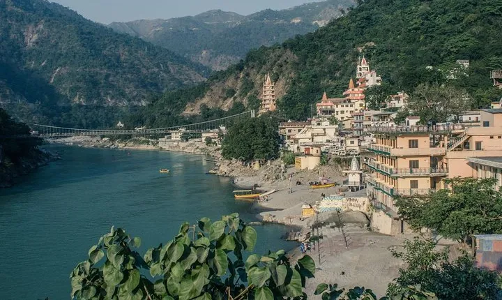 From Delhi: Rishikesh 3-Day Tour with Yoga and Massage