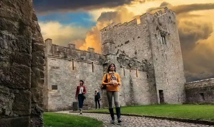 Cork City, Cahir Castle and Rock of Cashel Tour with Spanish Speaking Guide