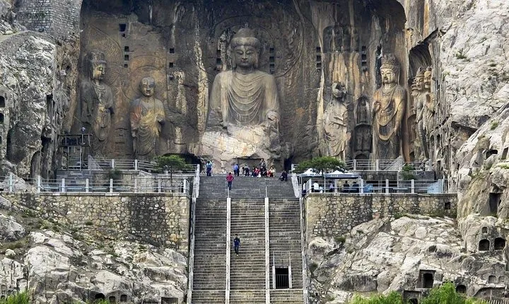 Private tour to Longmen Grottoes and Shaolin from Xi'an by train