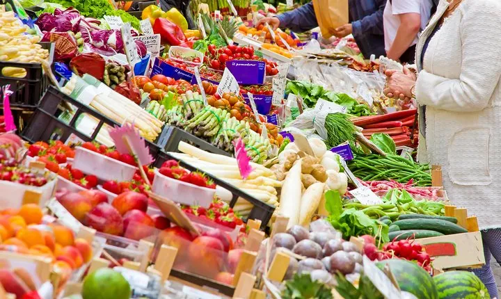 Small Group Market tour and Dining Experience at a Cesarina's home in Matera