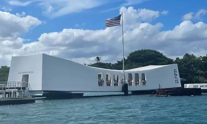 Deluxe Pearl Harbor USS Arizona Memorial and Honolulu City Tour