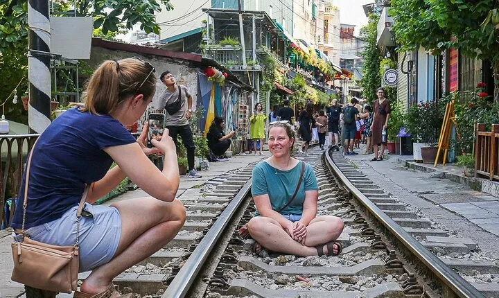 Private Tour: Hanoi City Full-Day Tour with Train Street