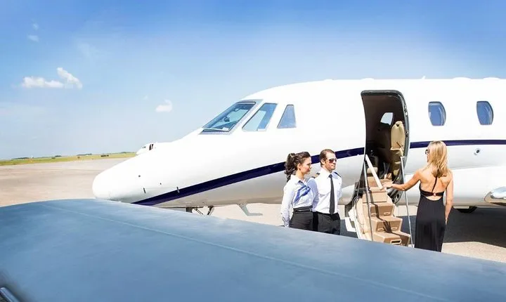Luxury Toronto to Niagara Wine Tour: Flight & Limo Package