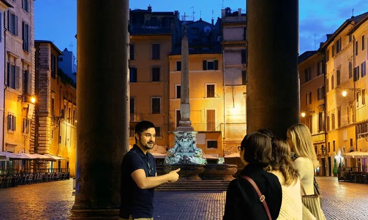 Rome: Pantheon, Navona and Trevi Fountain Private Tour by Night