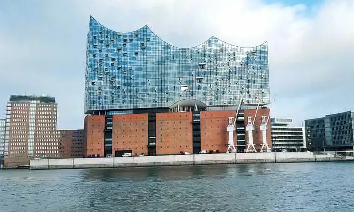 Free Tour: History of the Port, Red Light District and the Beatles