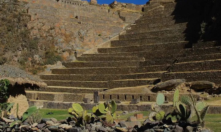 Pisac Indian Market and Ollantaytambo fortress with lunch