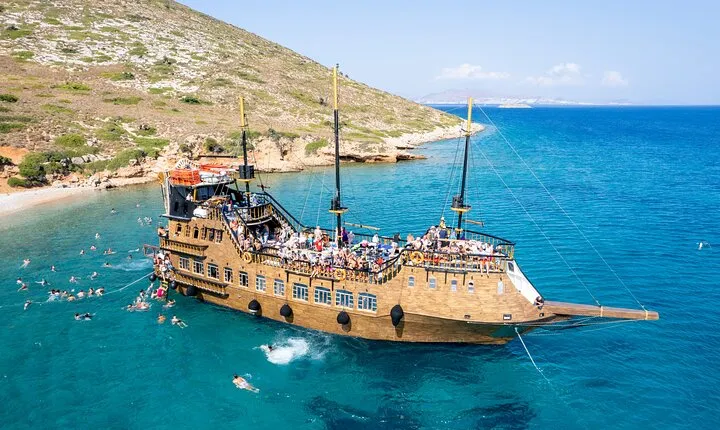 3 Island Luxury Cruise with 4 Swimming Stops with Captain Morgan