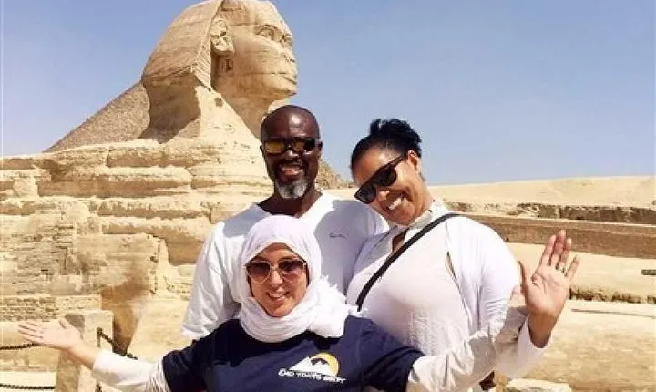 Top Tour In Cairo Visit, Giza pyramids & Egyptian Museum & Bazaar