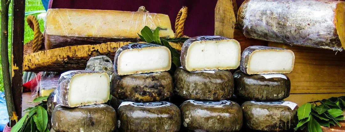 Malaga Food Tour with Tapas & Drinks with a Local